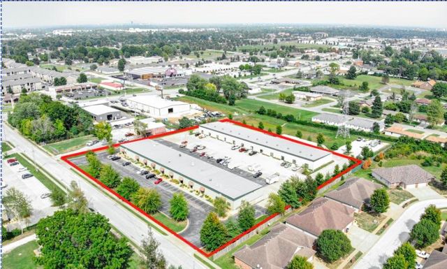 4270 S Hillcrest Avenue, Springfield, MO 65810