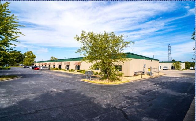 4270 S Hillcrest Avenue, Springfield, MO 65810