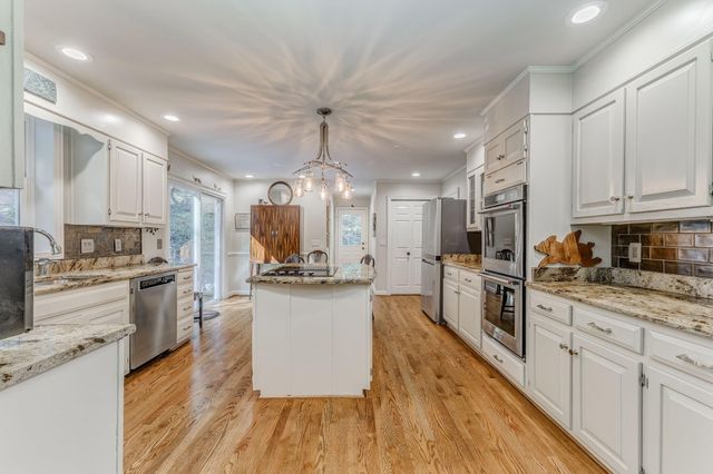 2305 Ravine Way, Dalton, GA 30720