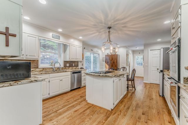 2305 Ravine Way, Dalton, GA 30720