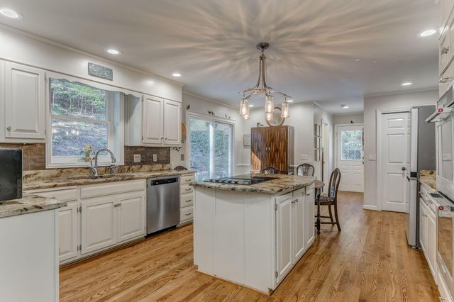 2305 Ravine Way, Dalton, GA 30720