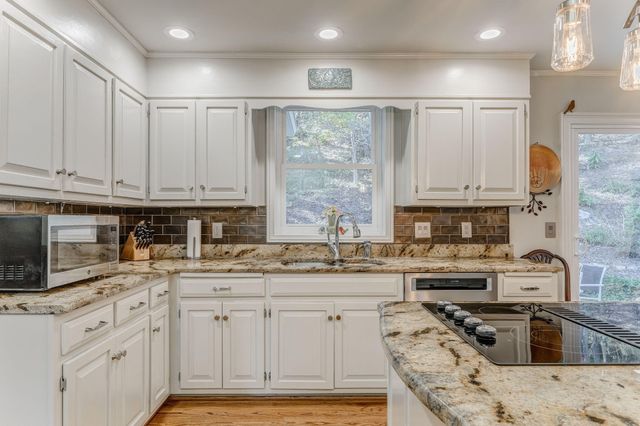 2305 Ravine Way, Dalton, GA 30720