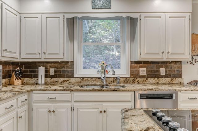 2305 Ravine Way, Dalton, GA 30720