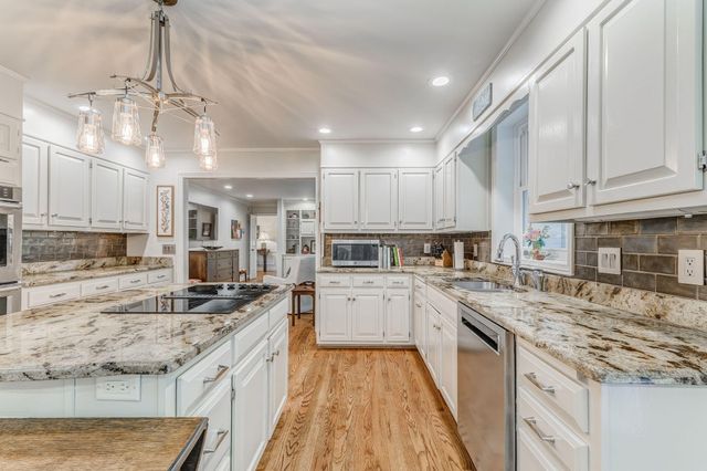 2305 Ravine Way, Dalton, GA 30720