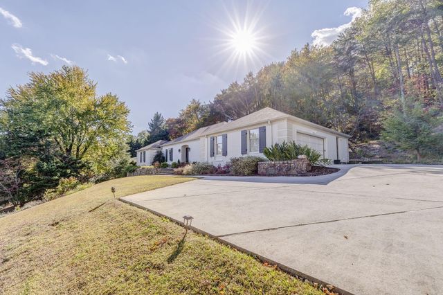2305 Ravine Way, Dalton, GA 30720