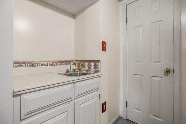 639 NE Bordner Drive, Lee's Summit, MO 64086