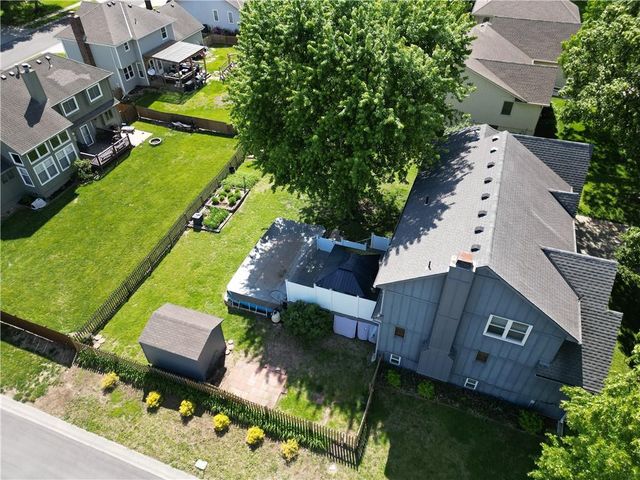 639 NE Bordner Drive, Lee's Summit, MO 64086