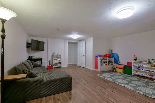 3409 S Rogers Avenue, Springfield, MO 65804