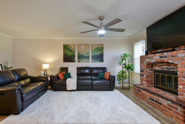 3409 S Rogers Avenue, Springfield, MO 65804