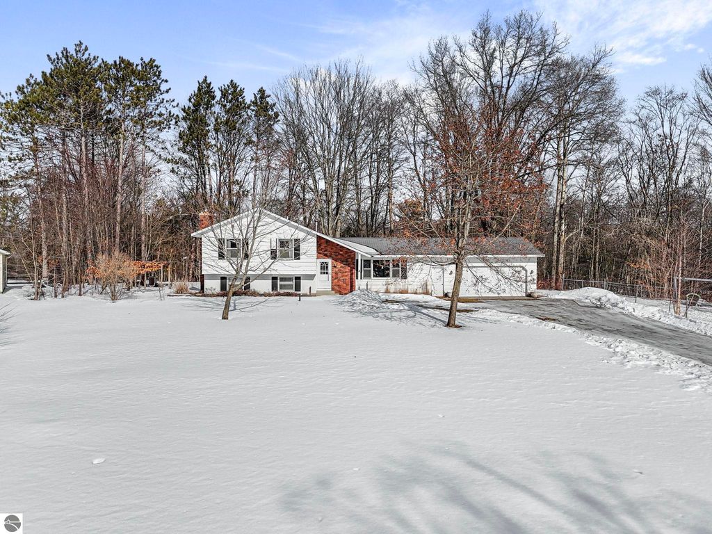 Image 35 of property listing at 8320 W Whispering Pine Circle, Lake City, MI 49651