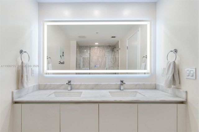 601 NE 36th St 1703, Miami, FL 33137