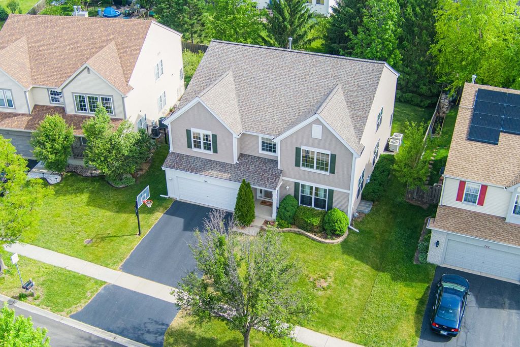 746 Bluebell Lane, Pingree Grove, IL 60140