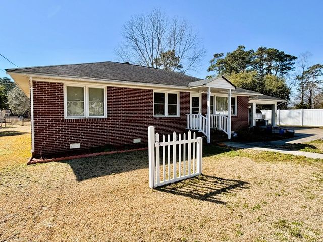 811 Cedar St., Georgetown, SC 29440