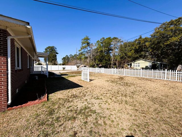 811 Cedar St., Georgetown, SC 29440