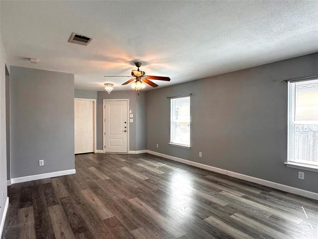 5604 Man O War Stretch DR, Del Valle, TX 78617