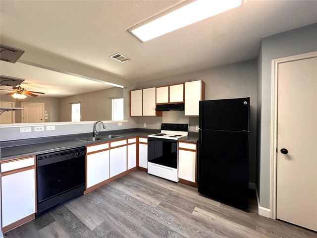 5604 Man O War Stretch DR, Del Valle, TX 78617