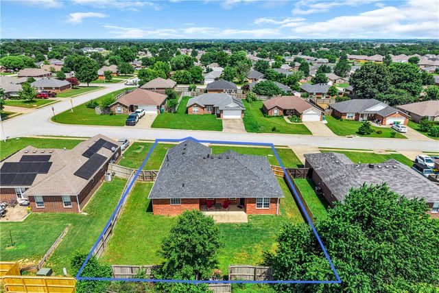 511 Dewberry Lane, Centerton, AR 72719