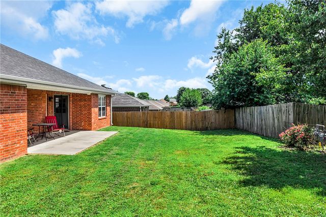 511 Dewberry Lane, Centerton, AR 72719