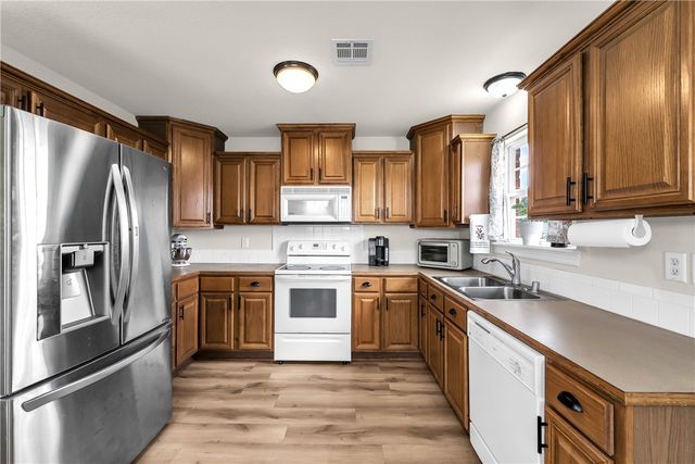 511 Dewberry Lane, Centerton, AR 72719
