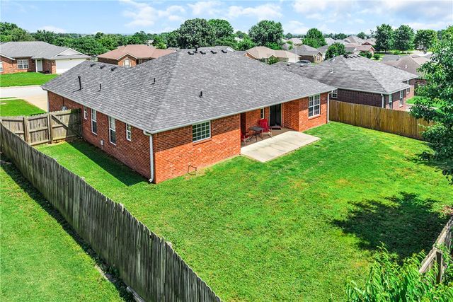 511 Dewberry Lane, Centerton, AR 72719