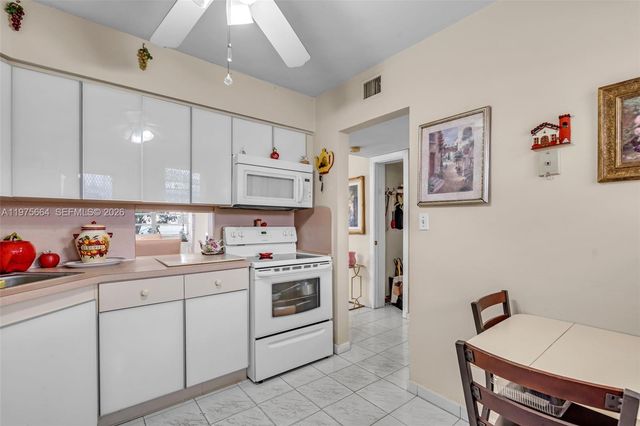 1530 NE 191st St 105, Miami, FL 33179