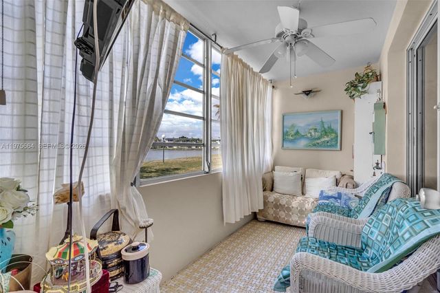 1530 NE 191st St 105, Miami, FL 33179