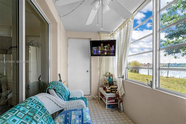 1530 NE 191st St 105, Miami, FL 33179