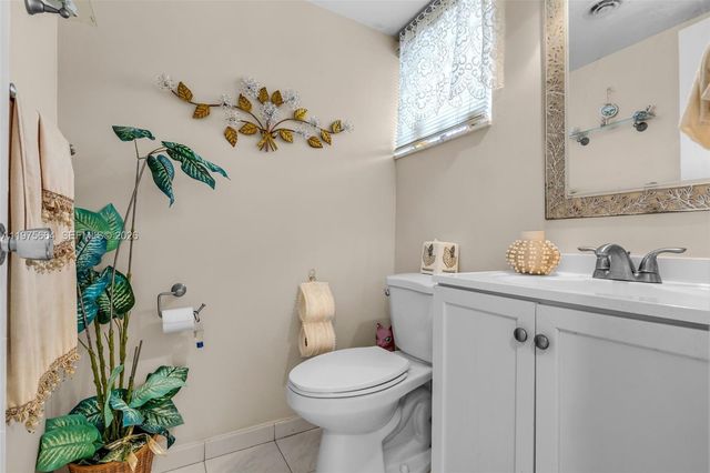 1530 NE 191st St 105, Miami, FL 33179