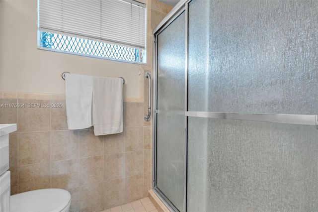 1530 NE 191st St 105, Miami, FL 33179