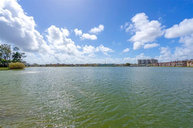 1530 NE 191st St 105, Miami, FL 33179