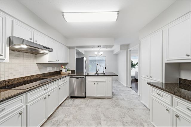 727 Bunker Hill Road 7, Houston, TX 77024