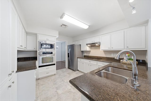 727 Bunker Hill Road 7, Houston, TX 77024