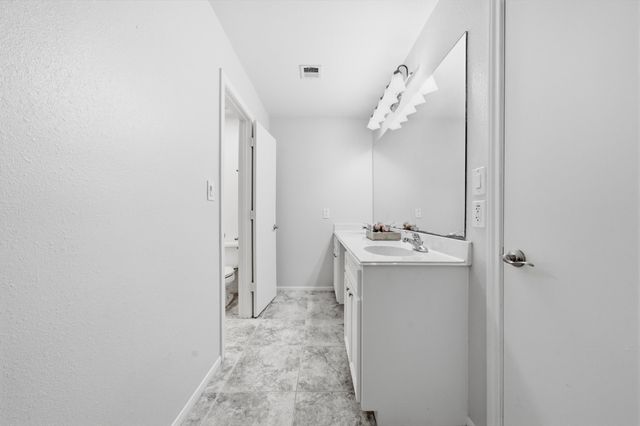 727 Bunker Hill Road 7, Houston, TX 77024