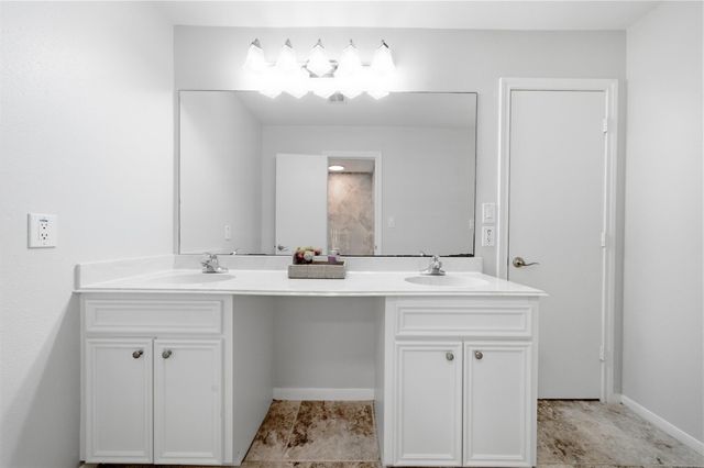 727 Bunker Hill Road 7, Houston, TX 77024
