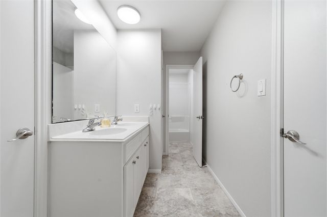 727 Bunker Hill Road 7, Houston, TX 77024
