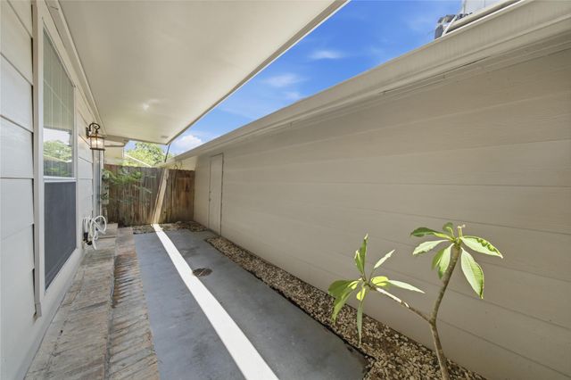 727 Bunker Hill Road 7, Houston, TX 77024