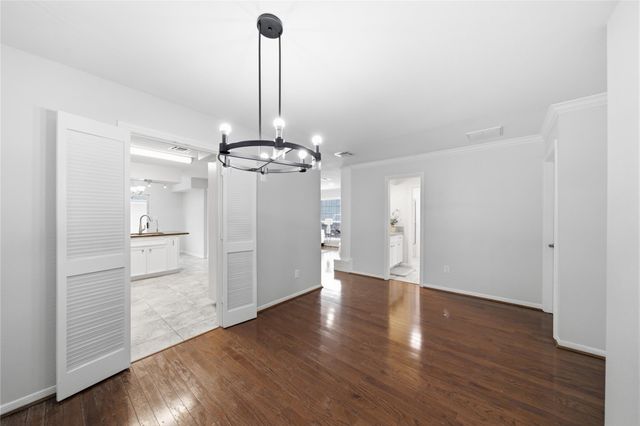 727 Bunker Hill Road 7, Houston, TX 77024