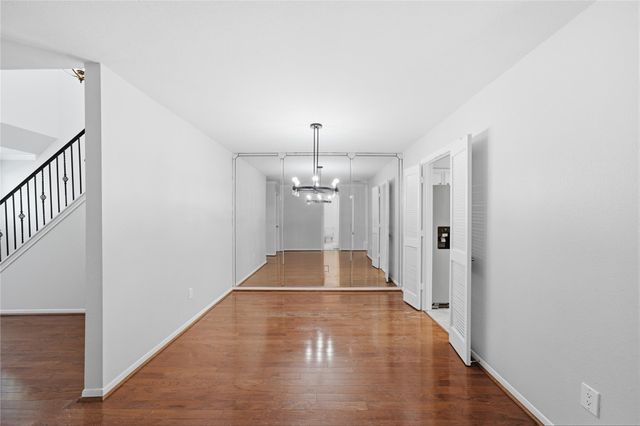 727 Bunker Hill Road 7, Houston, TX 77024