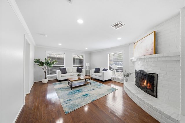 727 Bunker Hill Road 7, Houston, TX 77024