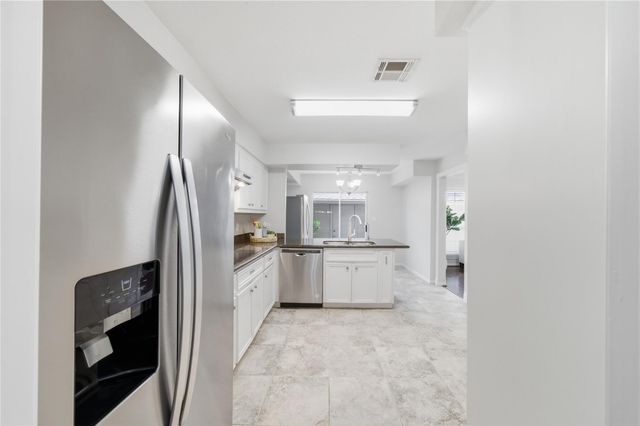 727 Bunker Hill Road 7, Houston, TX 77024