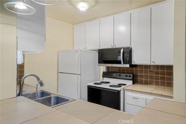 8650 Gulana, Playa Del Rey, CA 90293