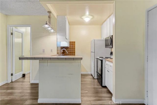 8650 Gulana, Playa Del Rey, CA 90293