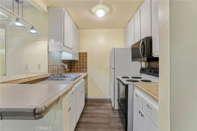 8650 Gulana, Playa Del Rey, CA 90293