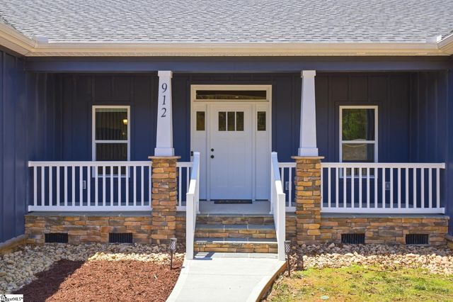 912 Watercrest Road, West Union, SC 29696