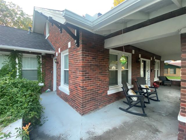 1021 Park Avenue, Bonham, TX 75418