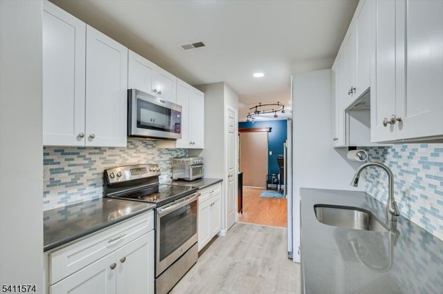 46 Carlisle Ct, Franklin Twp., NJ 08873