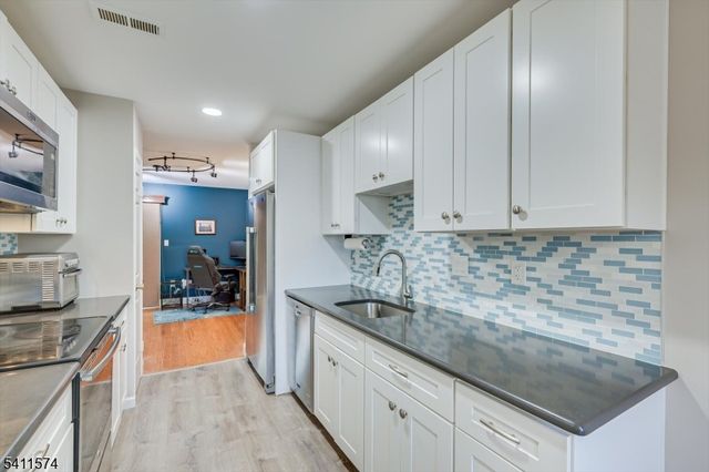 46 Carlisle Ct, Franklin Twp., NJ 08873