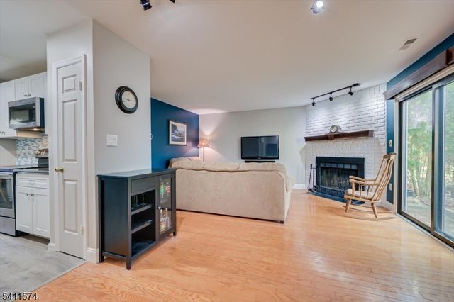 46 Carlisle Ct, Franklin Twp., NJ 08873