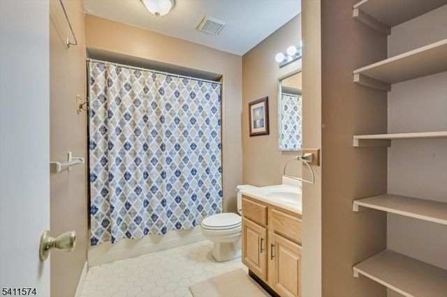 46 Carlisle Ct, Franklin Twp., NJ 08873