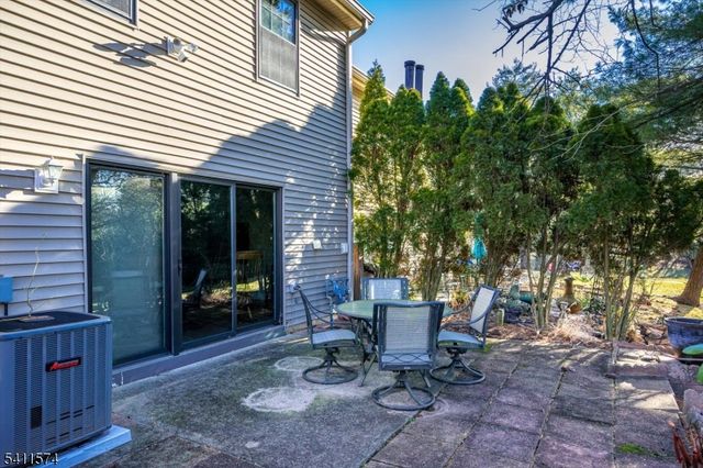 46 Carlisle Ct, Franklin Twp., NJ 08873